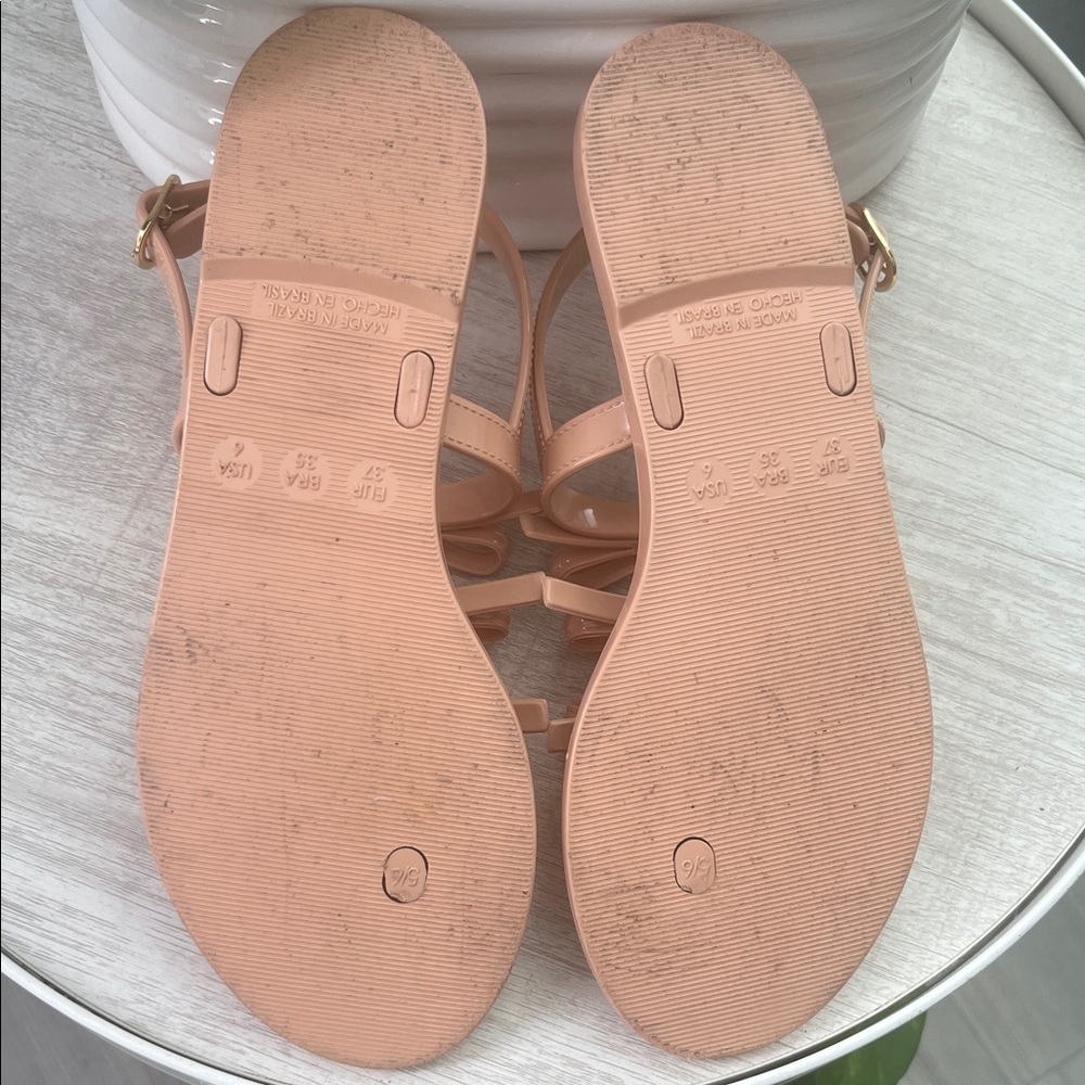 Stuart Weitzman Women's Nude Sandals - Picture 10 of 11